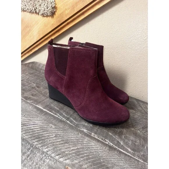 Clarks Boots Womens 8 Wide Ankle Burgundy Wedge Heel Suede Zip Up Casual Boho - Picture 3 of 6